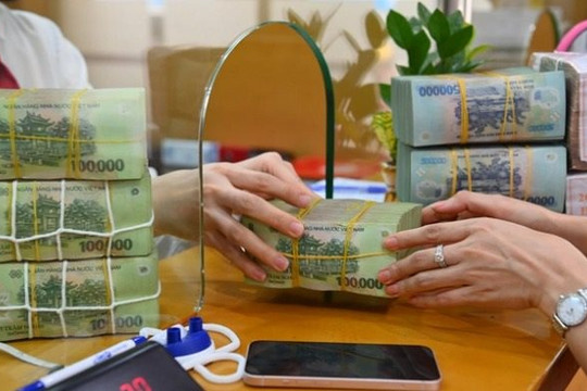 Người dân và doanh nghiệp “chuộng” gửi tiền ngân hàng