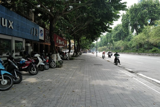 Hà Nội xem xét thu phí vỉa hè trong tháng 1/2024