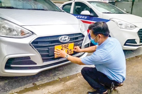 Phức tạp đổi đăng ký xe từ “T” sang “V”, phải đổi cả biển số định danh