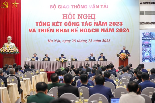 Bộ GTVT: 'Vượt nắng, thắng mưa' để thực hiện các dự án giao thông trọng điểm