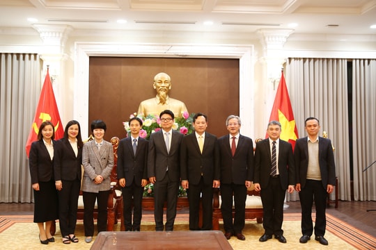 Phó Chánh án TANDTC Nguyễn Văn Tiến tiếp chuyên gia KOICA