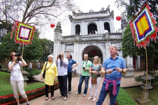 Năm 2023 lượng khách quốc tế đến Việt Nam tăng 3,4 lần cùng kỳ năm ngoái