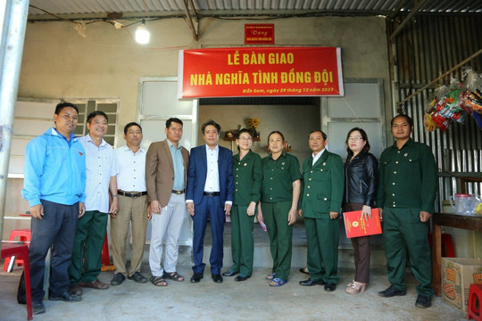Báo Công lý trao nhà tình nghĩa cho hộ nghèo ở Đắk Nông