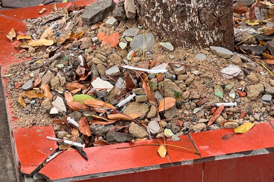 Hải Phòng: Hãi hùng kim tiêm la liệt ngoài vỉa hè đường Hai Bà Trưng