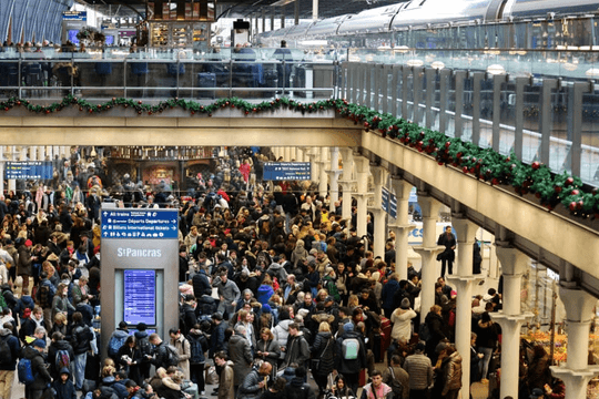 Eurostar hủy tất cả các chuyến tàu đến và đi từ London do lũ lụt