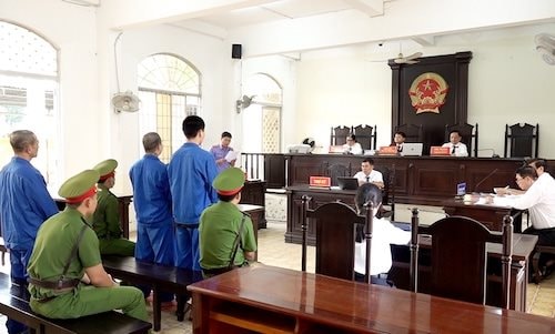 Tàng trữ, sử dụng trái phép vũ khí quân dụng, 3 đối tượng lĩnh hơn 21 năm tù