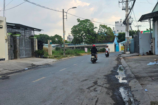 Một người đàn ông tử vong bên đường