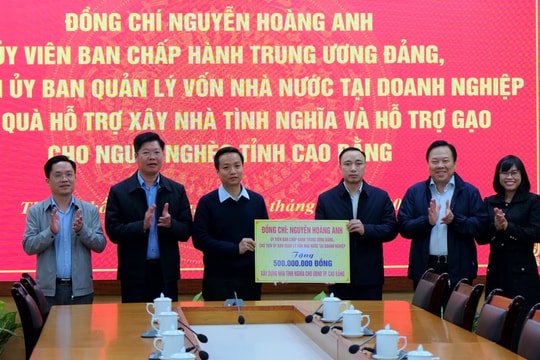 Ủy ban Quản lý vốn Nhà nước trao tặng nhà tình nghĩa, quà cho người nghèo Cao Bằng
