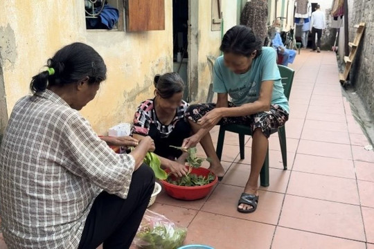 Tình người ở "xóm chạy thận"