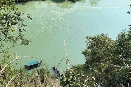 Tài xế và xe bị chìm ở hồ thủy điện sông Chảy 6