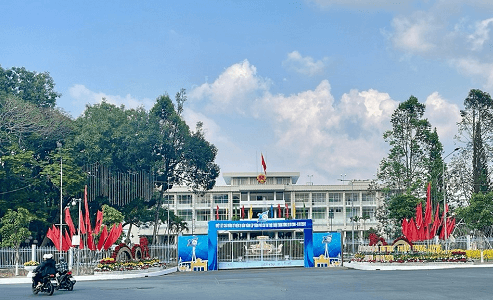 Đường phố trang hoàng mừng kỷ niệm 20 năm TP Cần Thơ trực thuộc Trung ương