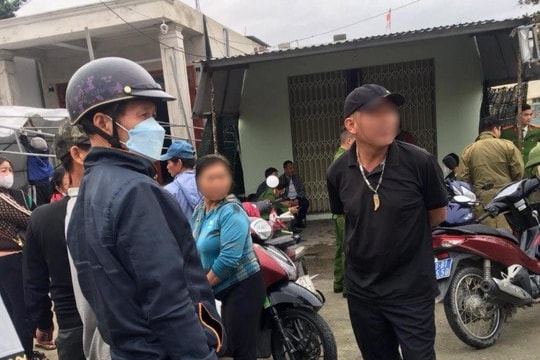 Lên cơn trầm cảm, chồng dùng dao chém vợ và con trai