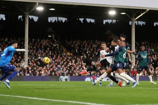 Mùa lễ hội buồn của Arsenal