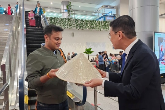 Những vị khách đầu tiên "xông đất" TP.HCM