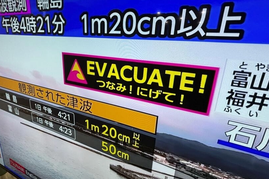 Nhật Bản ban hành cảnh báo sóng thần sau trận động đất mạnh