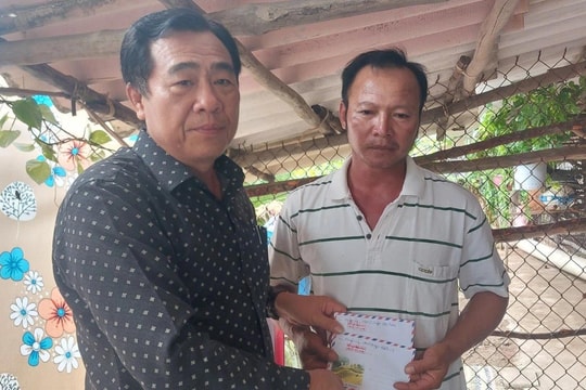 Thăm hỏi gia đình hai học sinh đuối nước tử vong dưới vuông tôm sau nhà