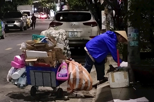 Lao động nghèo chật vật mưu sinh trong đêm