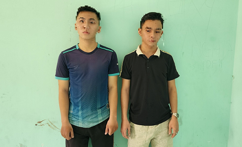 Hai thanh niên tàng trữ, mua bán pháo nổ