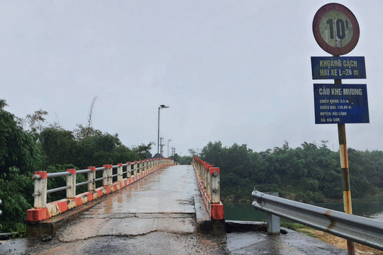 Quảng Trị: Mố cầu Khe Mương có dấu hiệu sụt lún, nhiều vết nứt
