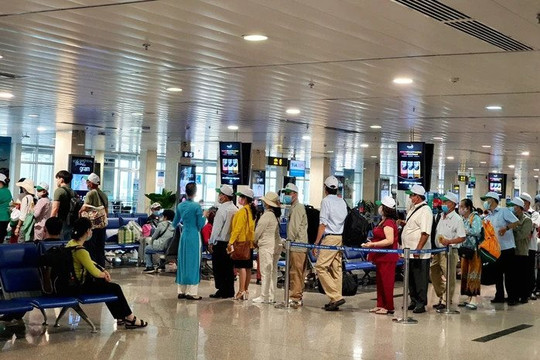 Người đại diện theo pháp luật của doanh nghiệp nợ thuế có bị tạm hoãn xuất cảnh không?