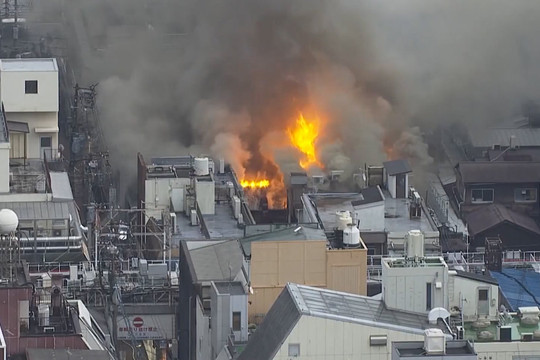 Nhật Bản: Cháy lớn thiêu rụi khu mua sắm ở thành phố Kitakyushu