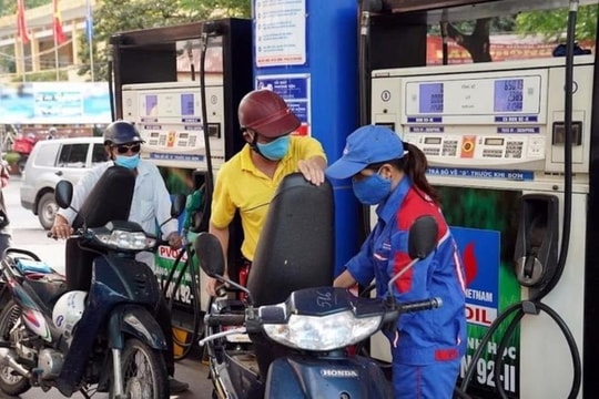 Giá xăng tăng mạnh thêm gần 1.000 đồng/lít