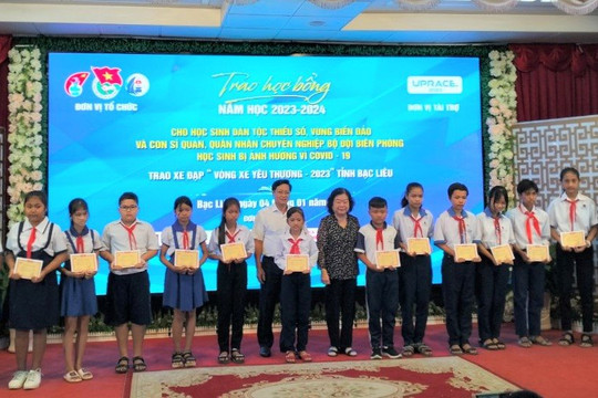 Trao học bổng Vừ A Dính tại Bạc Liêu