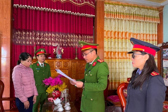 Cửa hàng trưởng tham ô tài sản