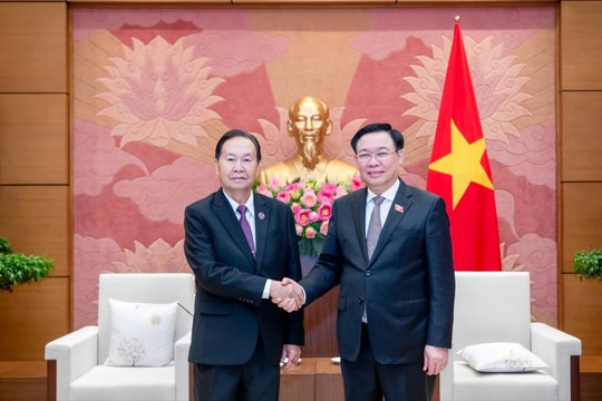 Chủ tịch Quốc hội Vương Đình Huệ tiếp Phó Chủ tịch Quốc hội Lào Chaleun Yiapaoher