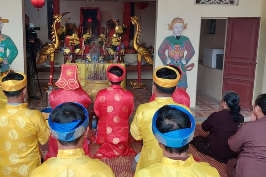 Thờ cá Ông - Phong tục đẹp của người dân vùng biển