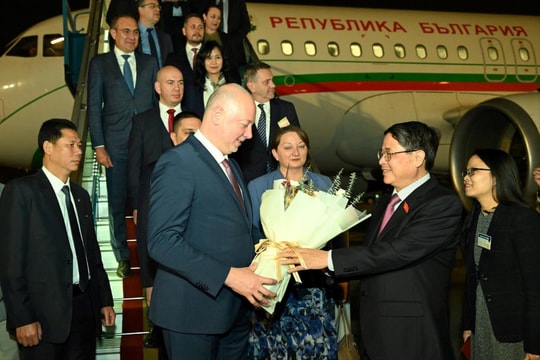 Chủ tịch Quốc hội Cộng hòa Bulgaria Rossen Dimitrov Jeliazkov đến Hà Nội, bắt đầu thăm chính thức Việt Nam