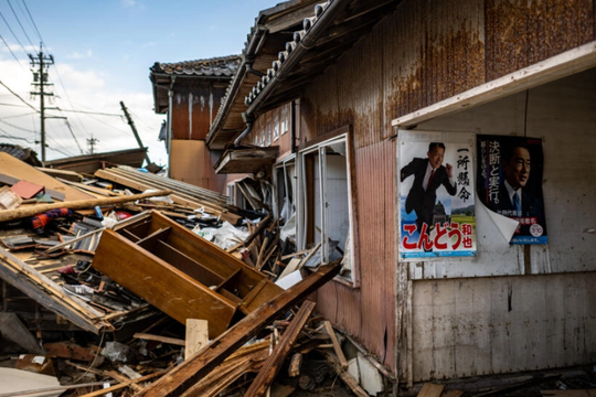 Làng quê Nhật Bản chờ trợ giúp sau thảm họa động đất