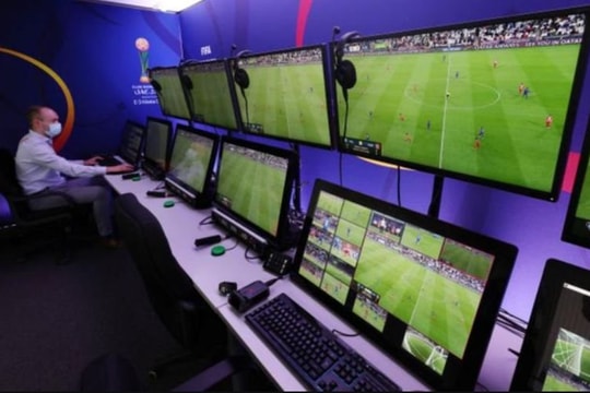 FIFA đang xem xét quyết định sử dụng VAR tại V-League