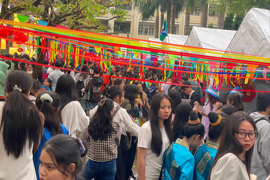 Sôi động “Ngày hội giao lưu sinh viên quốc tế chào đón năm mới 2024”