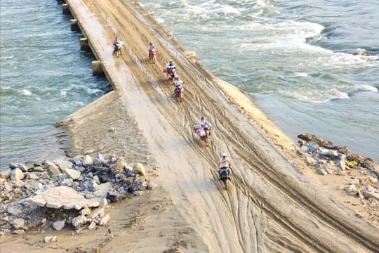 Quảng Ngãi: Bao giờ người dân mới được đi lại qua cầu tràn Sơn Giang – Sơn Linh? 