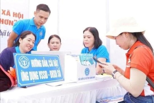 Hà Nội tăng cường chi trả an sinh xã hội không dùng tiền mặt