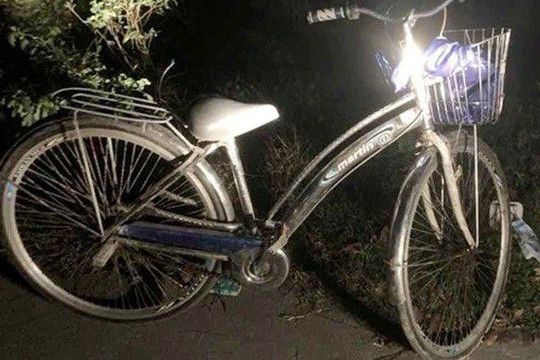 Phát hiện bé trai 10 tuổi tử vong dưới hồ nước
