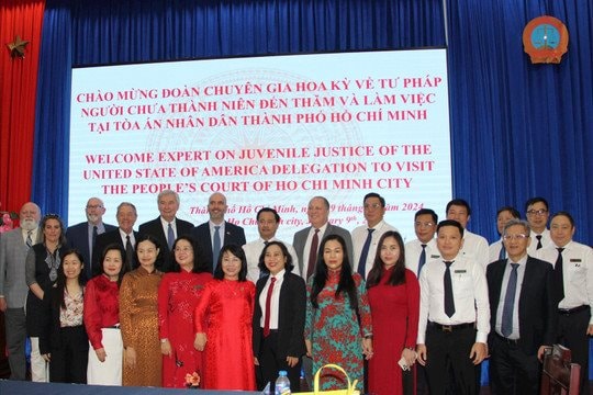 Đoàn chuyên gia Hoa Kỳ đến thăm và làm việc với TAND TP. HCM