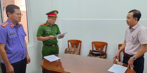 Gây thiệt hại hơn 32 tỷ, lãnh đạo xã bị tạm giam