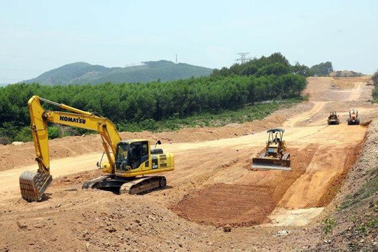 Hà Nội: Khai thác cát gây sạt lở nghiêm trọng bên dòng sông Hồng