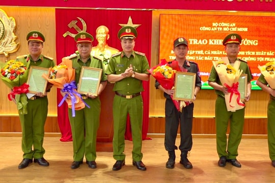 Thưởng nóng cho lực lượng khám phá nhanh vụ án “giết người, cướp tài sản"
