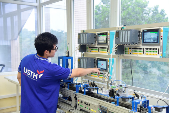 Ngành Công nghệ Vi mạch Bán dẫn lần đầu được đào tạo tại USTH