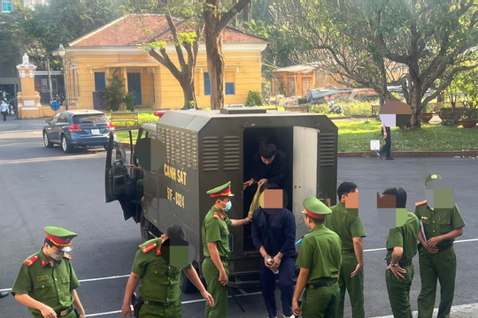 Nhậu xong đâm người vô cớ 6 nhát dao, lãnh 13 năm tù