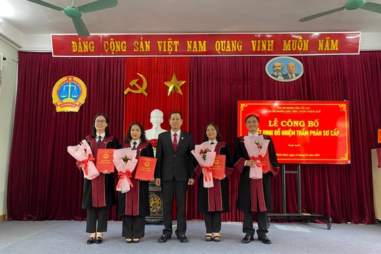 TAND tỉnh TT-Huế tổ chức lễ công bố và trao quyết định cho 4 Thẩm phán