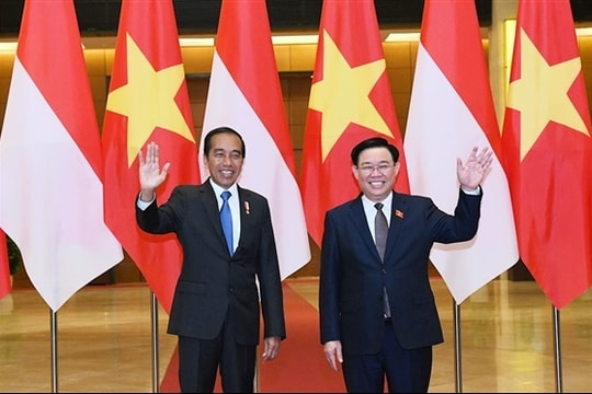 Chủ tịch Quốc hội Vương Đình Huệ hội kiến Tổng thống Indonesia