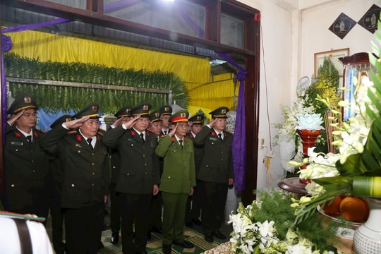 Thăng cấp bậc hàm cho Phó Trưởng Công an phường hy sinh khi làm nhiệm vụ