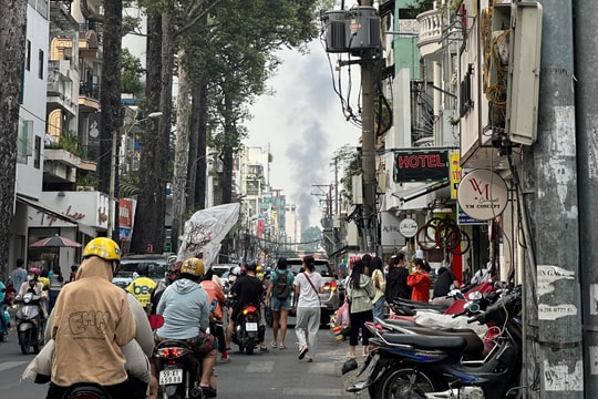 Cứu 1 người ra khỏi đám cháy do chập điện máy giặt