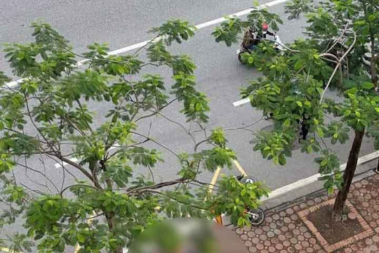 Đôi nam nữ tự ngã xe, văng lên vỉa hè khiến cô gái trẻ tử vong