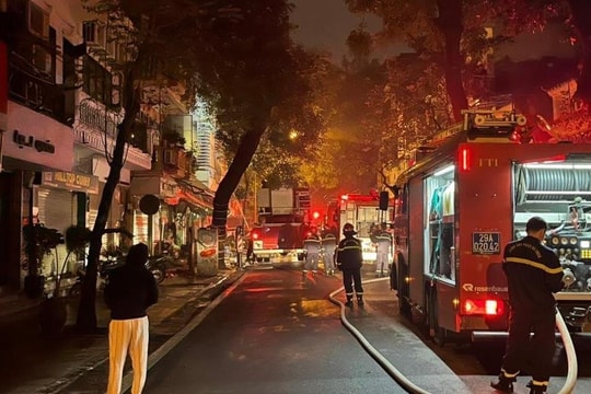 Cháy tiệm bán hoa tươi ở phố cổ Hà Nội khiến 4 người tử vong
