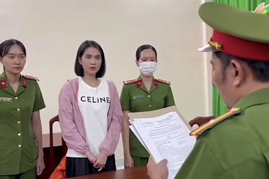 Người mẫu Ngọc Trinh bị truy tố tội “Gây rối trật tự công cộng”